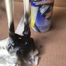 Na 3 dagen VPK (Veron Pinksterkamp) verscheen er al roest aan de antenne. Daarvoor de veerring vervangen en met Plasti Dip spray dichtgemaakt.