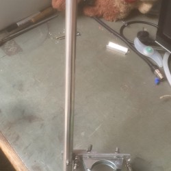 2M9SSB constructie gemaakt zodat de antenne horizontaal gehouden kan worden met een RVS geplastificeerde spandraad